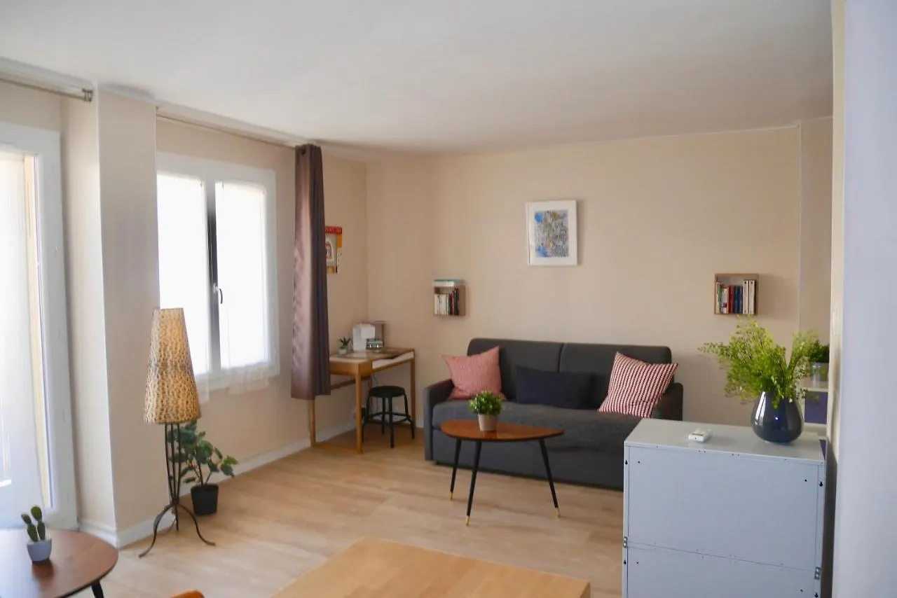Studio Avec Balcon Amenage Et Wifi A Marseille A 2 Km De La Plage contacts
